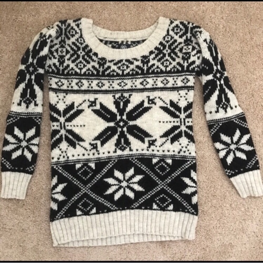 American Eagle Snowflake Christmas Sweater